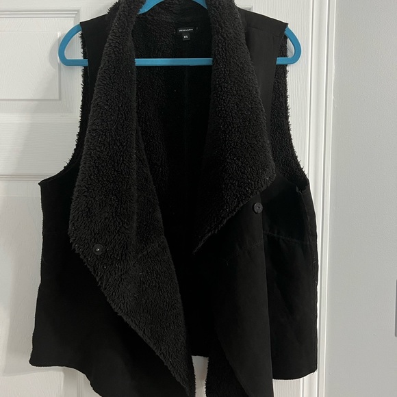 Chalet vest - Picture 3 of 5